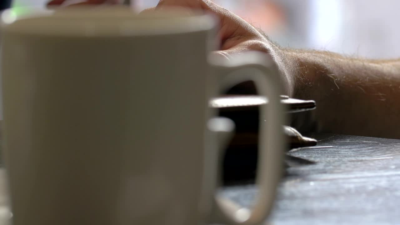 Stock Video Leaving A Tip For The Server Animated Wallpaper - Free Download