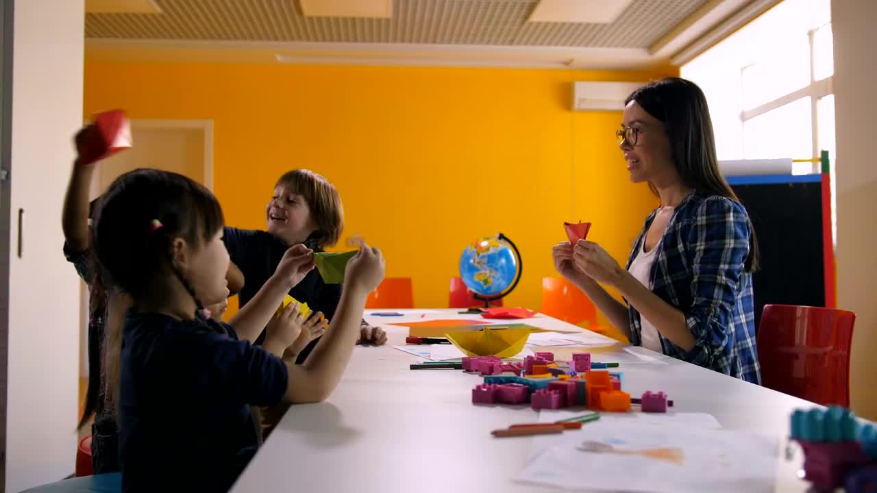 Video Stock Children Playing With Shapes Live Wallpaper For PC - Free Download