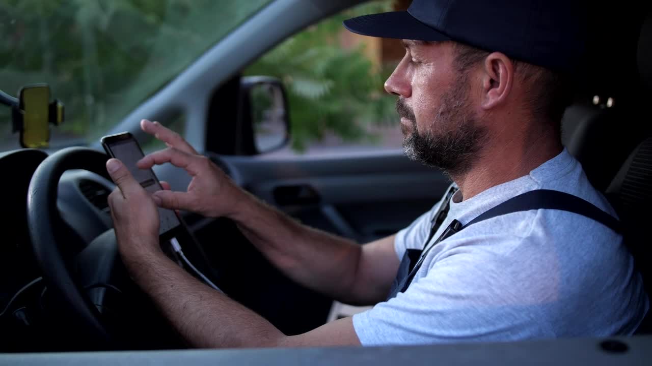 Stock Video Driver In His Car Putting The Map On His Cell Live Wallpaper For PC - Free Download