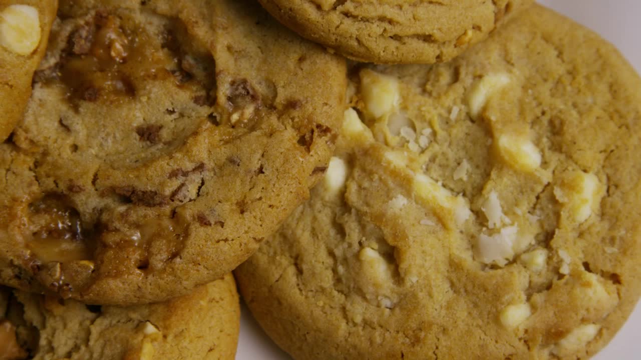 Free Stock Video Walnut Cookies Rotating On A White Plate Live Wallpaper - Free Download