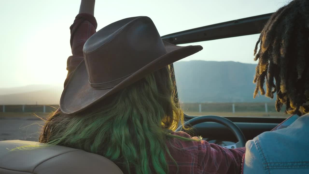 Free Stock Video Wanderlusts Enjoying A Stop On A Road Trip Live Wallpaper - Free Download