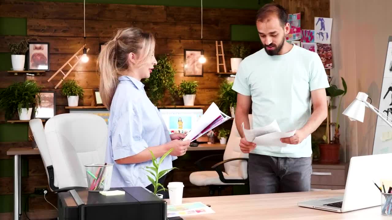 Stock Video Creatives Look Through Photo Ideas In Casual Office Live Wallpaper For PC - Free Download