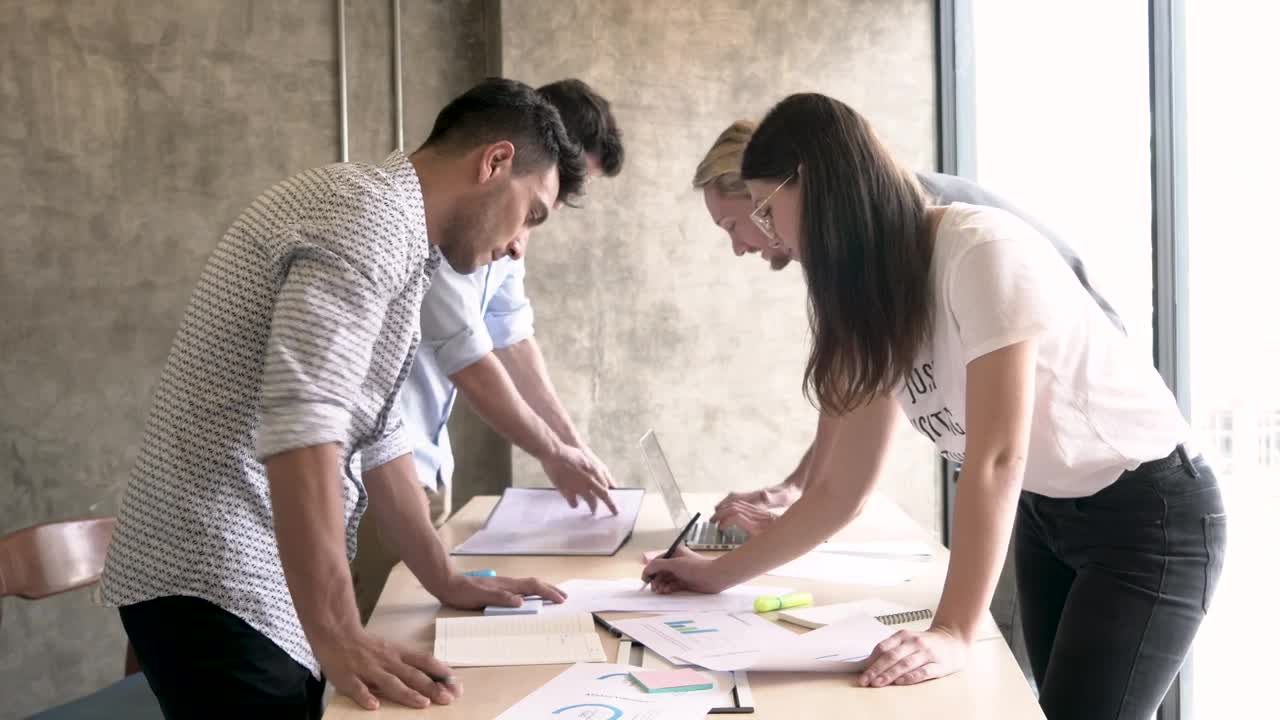Free Stock Video Young People Of A Work Team In A Meeting Live Wallpaper - Free Download