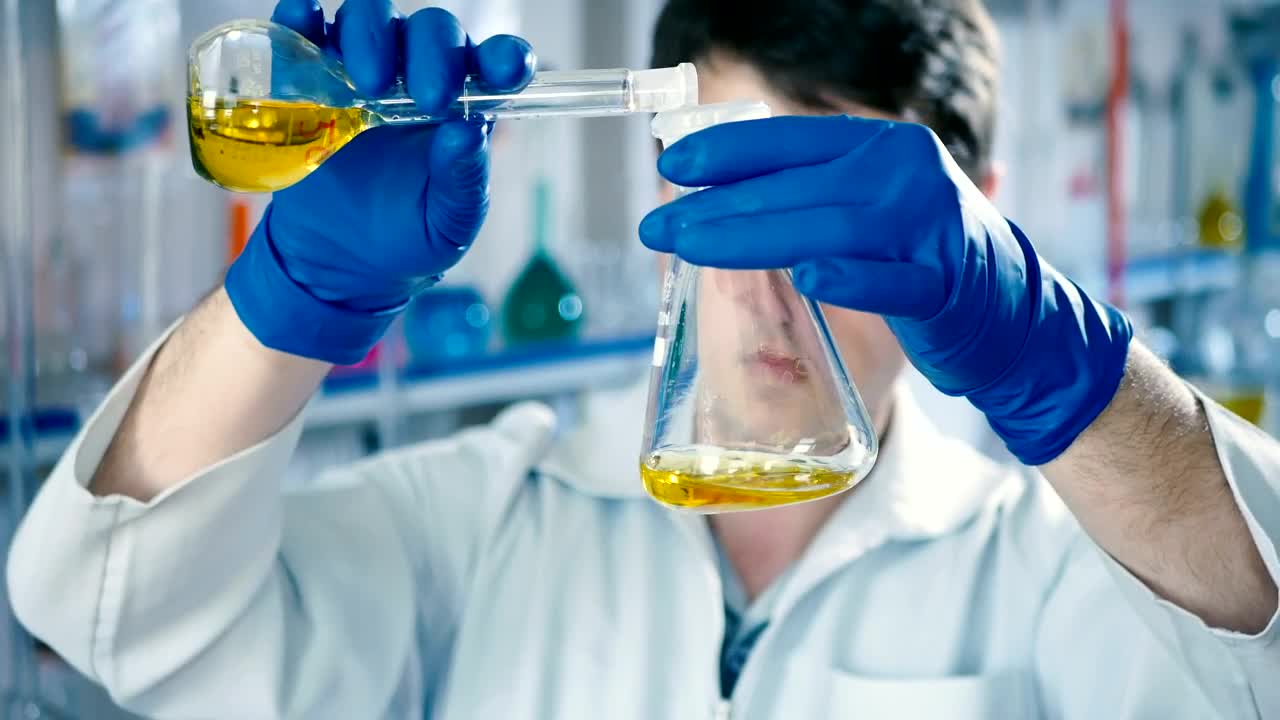 Free Stock Video Scientist Mixing Liquids In A Laboratory Live Wallpaper - Free Download