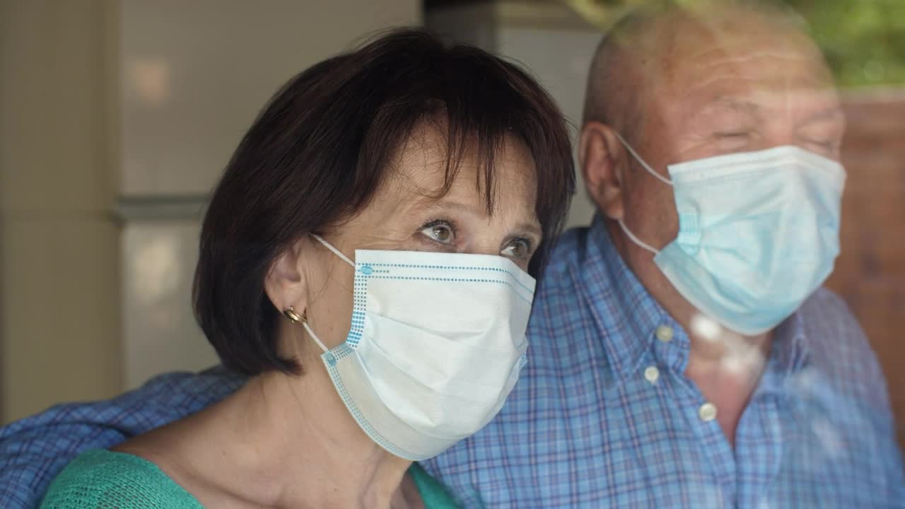 Free Stock Video Worried Couple Wearing Facemasks Live Wallpaper - Free Download
