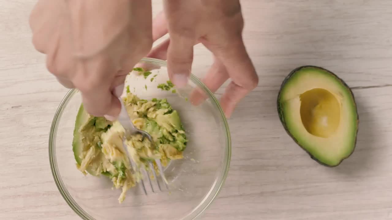 Free Video Stock Smashing Avocado In A Bowl Live Wallpaper - Free Download