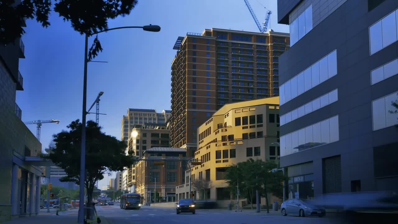 Stock Video Movement On An Avenue In A City In The Afternoon Live Wallpaper - Free Download