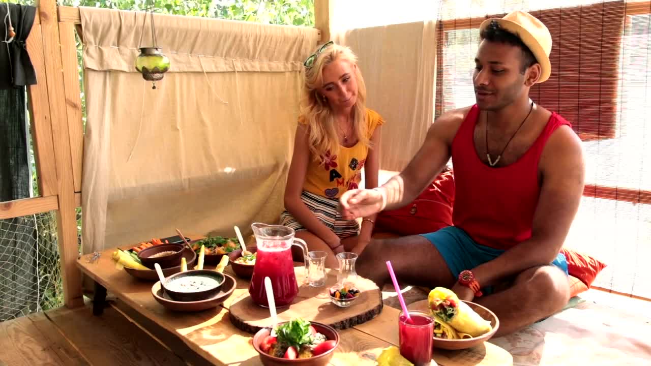 Stock Video Couple Having A Healthy Lunch Live Wallpaper For PC - Free Download