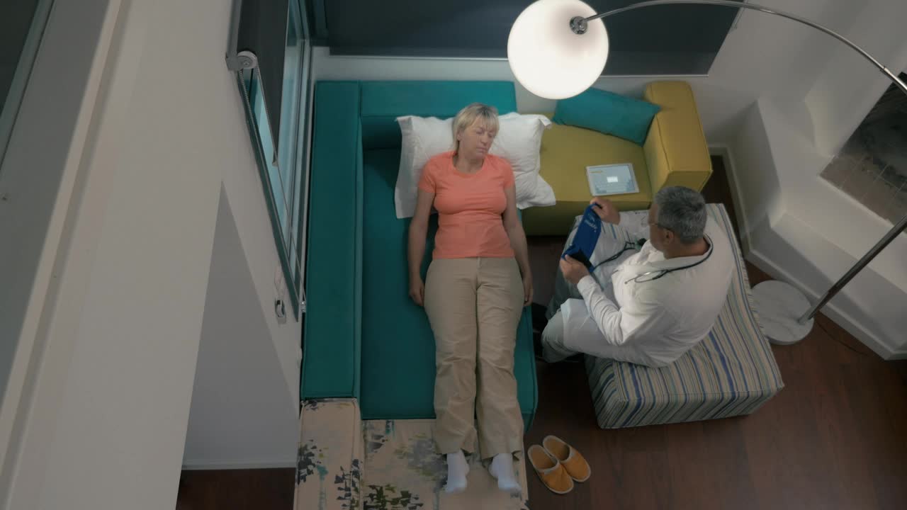 Stock Video Doctor Visiting A Woman At Home Live Wallpaper For PC - Free Download