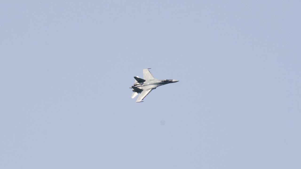 Stock Video Jet Fighter In The Clear Sky Animated Wallpaper - Free Download