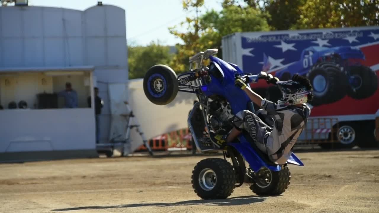 Video Stock Quad Bike Driver Showing Off Live Wallpaper Free - Free Download