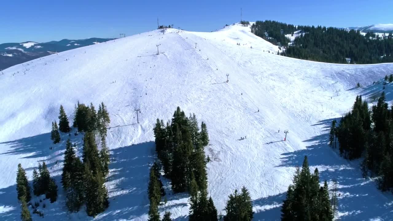Free Video Stock Ski Area On A Snowy Mountain With Few Trees Live Wallpaper - Free Download