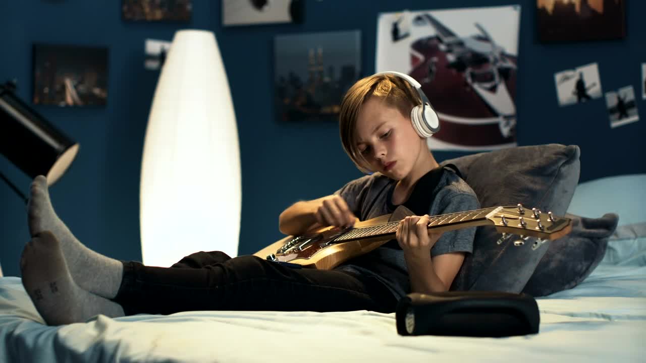Free Video Stock teen boy practicing guitar on his bedroom Live Wallpaper - Free Download