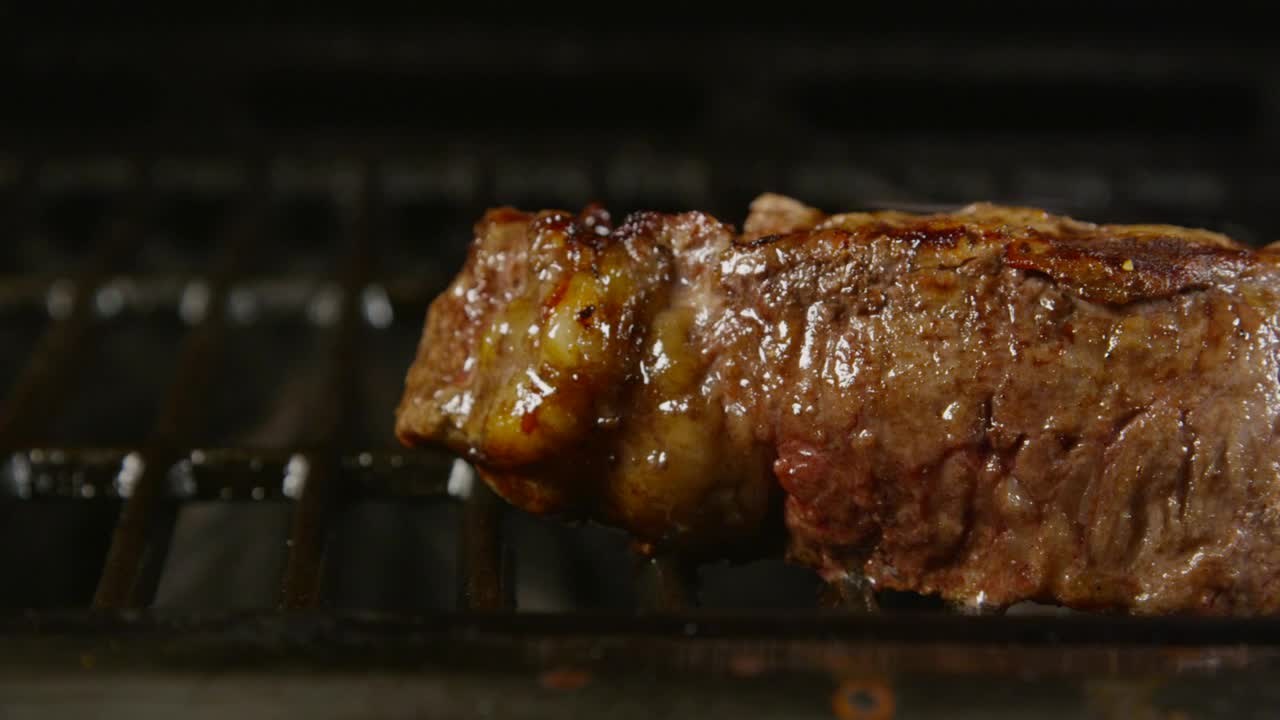 Stock Video Juicy Steak On The Grill Animated Wallpaper - Free Download