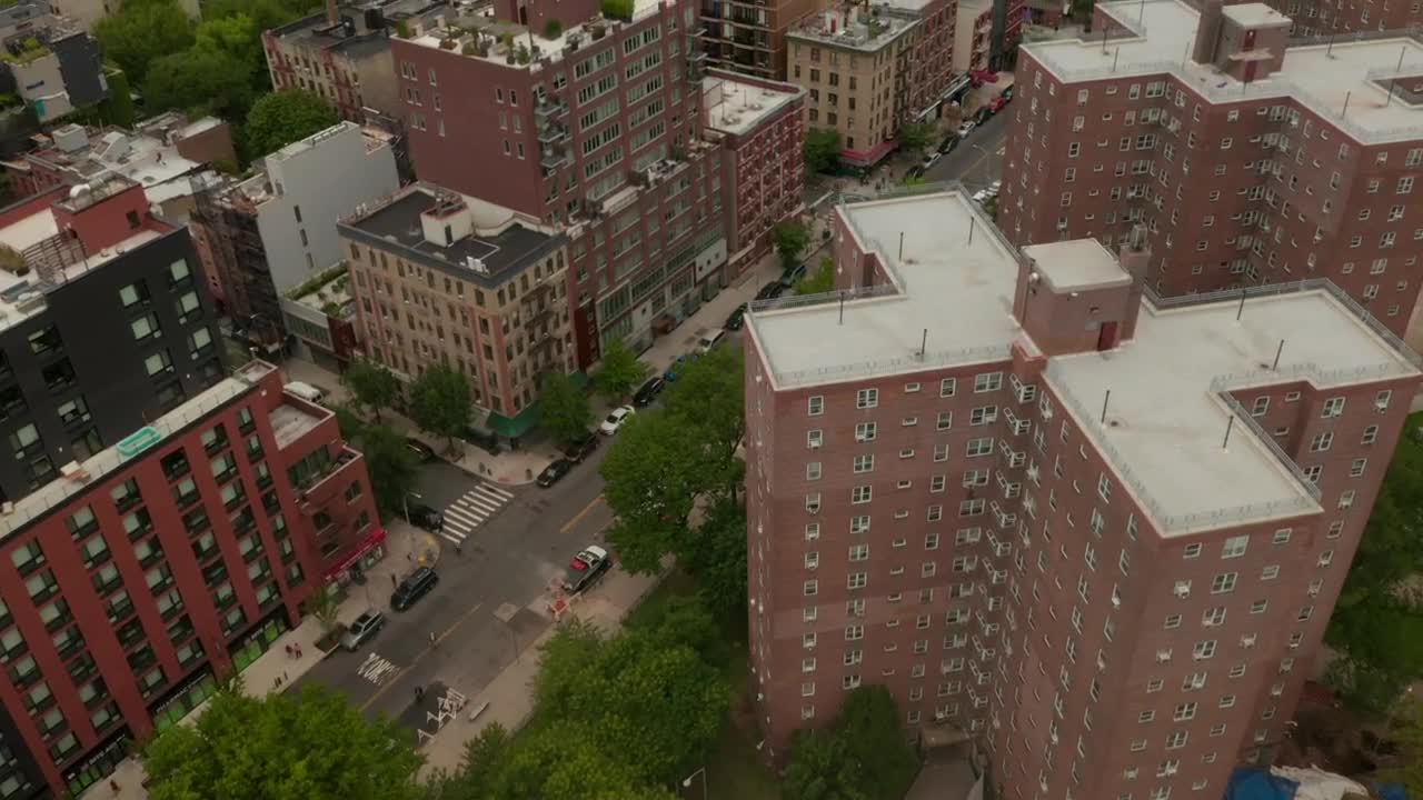 Free Video Stock tilt aerial shot revealing the new york skyline Live Wallpaper - Free Download