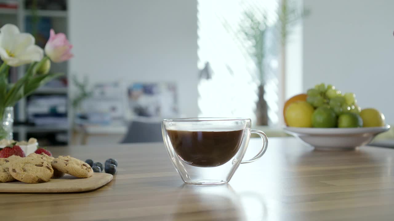Video Stock Pouring Milk Into The Coffee Cup Live Wallpaper Free - Free Download