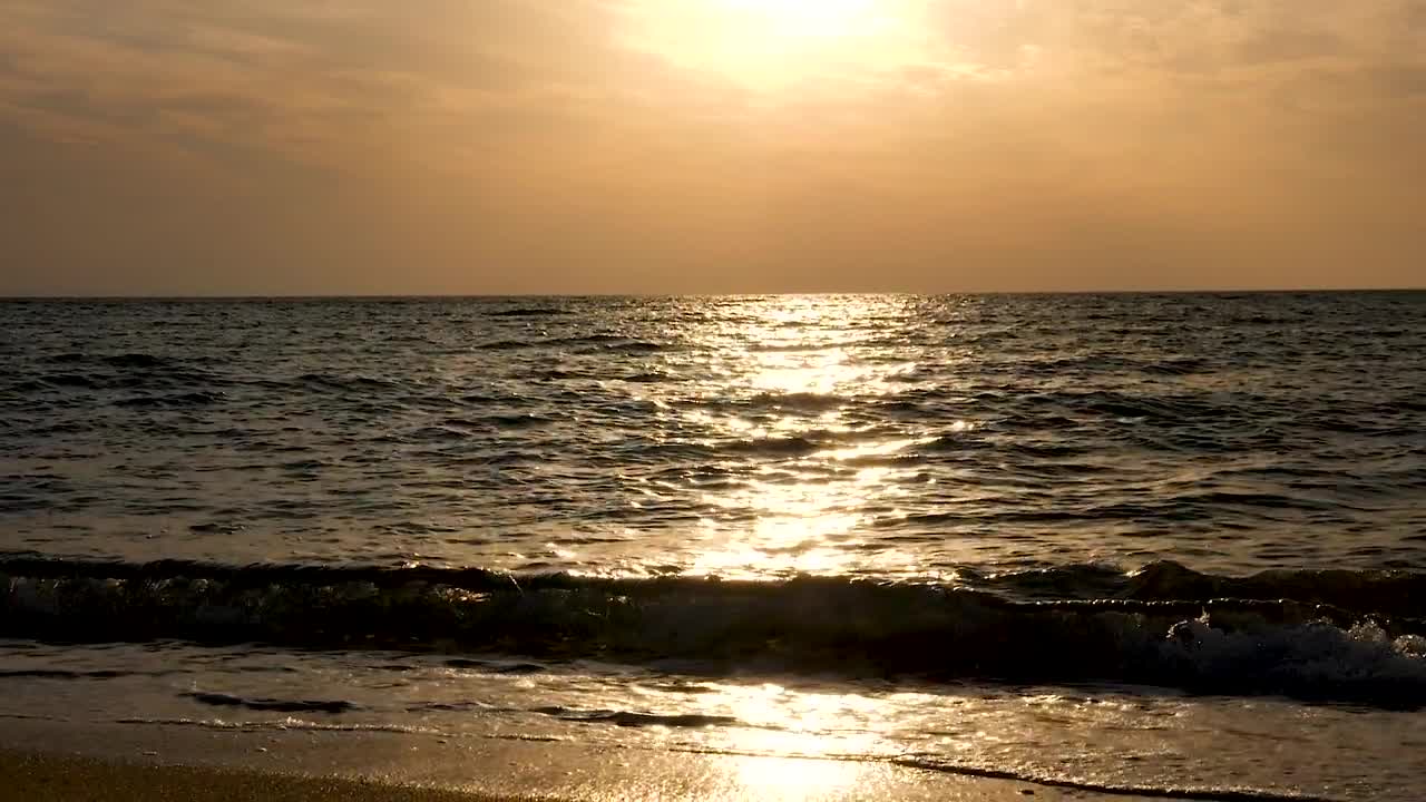 Free Video Stock Slow Waves And A Golden Sunset Live Wallpaper - Free Download