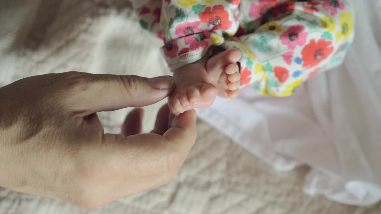 Free Video Stock tiny newborn feet Live Wallpaper - Free Download