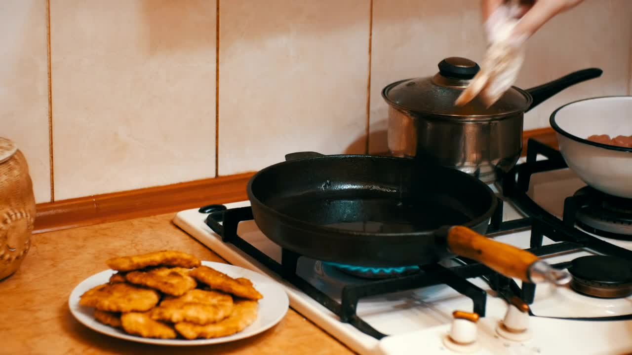 Stock Video Housewife Frying Meat In A Frying Pan Animated Wallpaper - Free Download