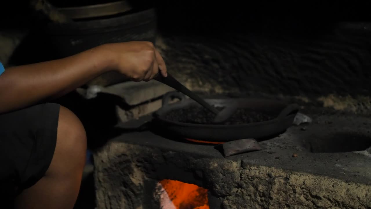 Video Stock Person Roasting Coffee Beans Live Wallpaper Free - Free Download