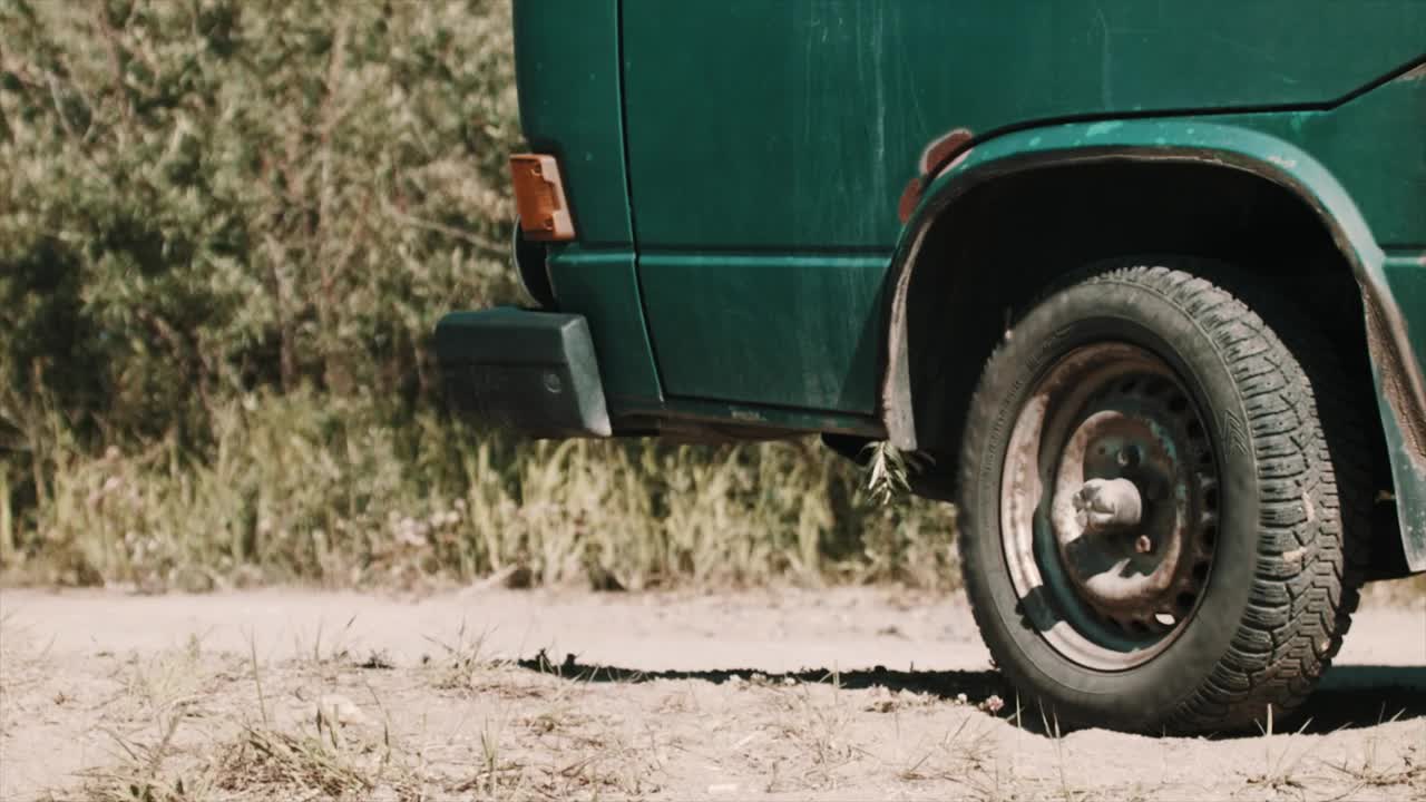 Stock Video Minivan Wheel In The Su Animated Wallpaper - Free Download