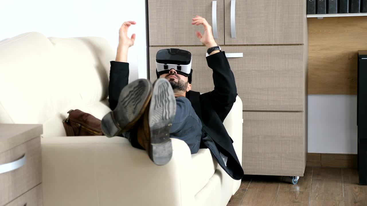 Video Stock Businessman Enjoys Vr Innovation On Sofa In Office Live Wallpaper For PC - Free Download