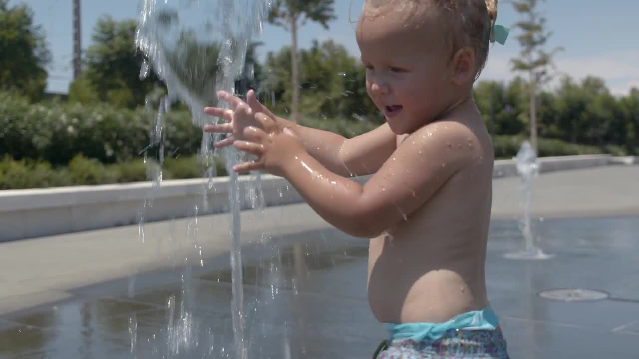 Free Video Stock toddler playing in a water fountain Live Wallpaper - Free Download