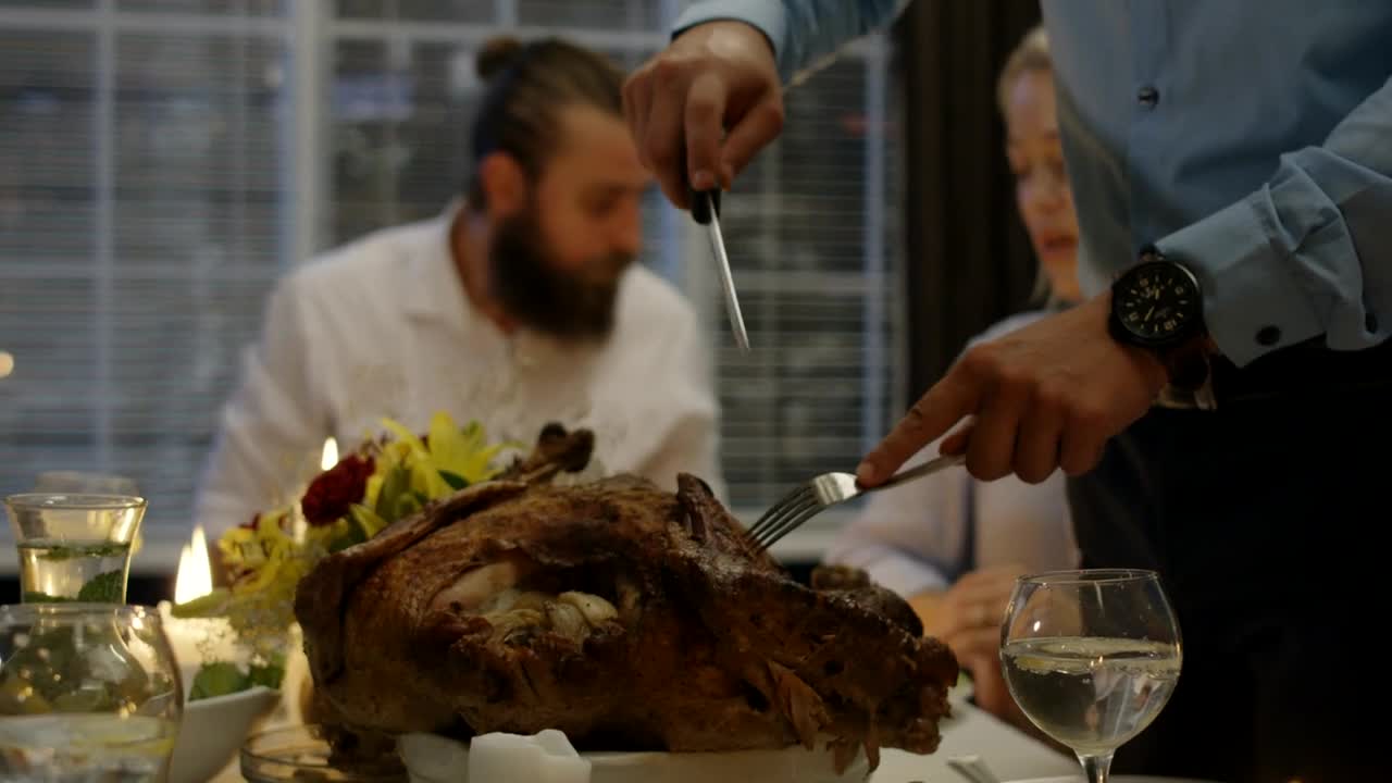Stock Video Man Cutting The Turkey On Thanksgiving Dinner Animated Wallpaper - Free Download