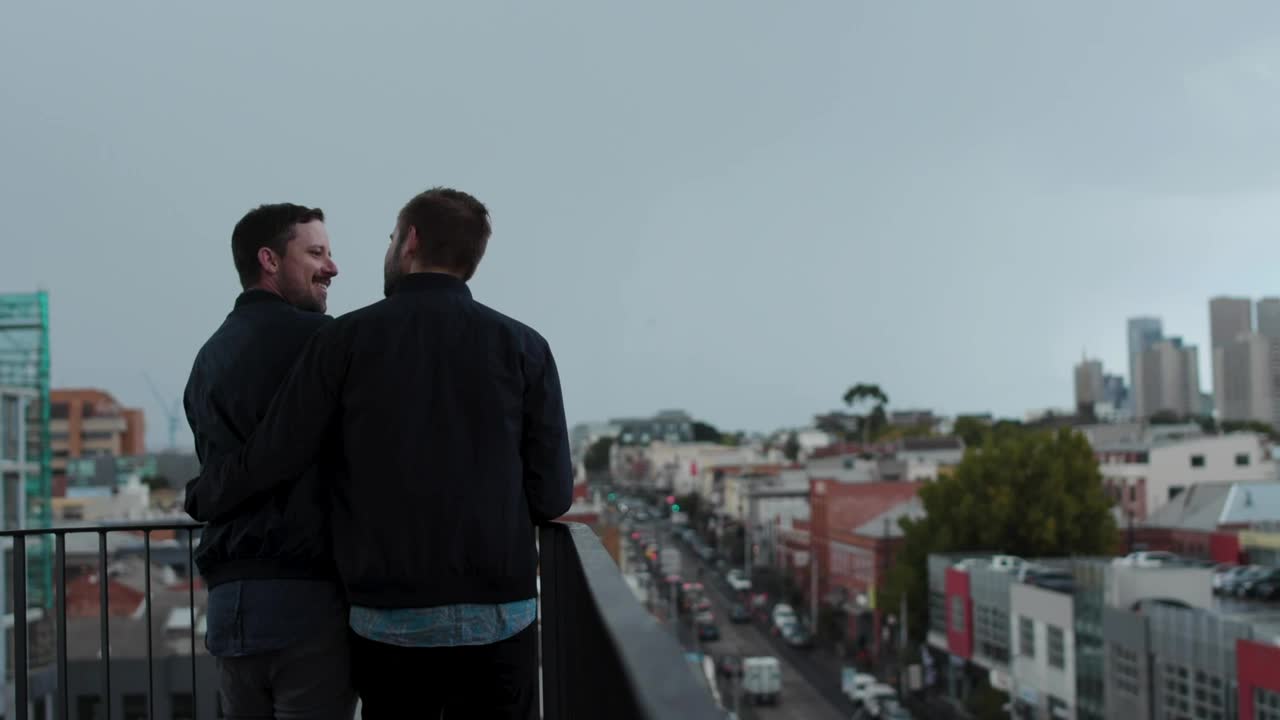 Stock Video Couple On Balcony Kissing Live Wallpaper For PC - Free Download
