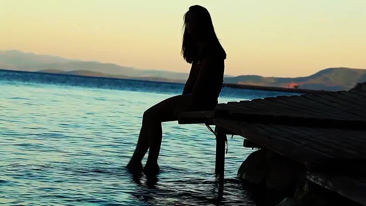 Free Stock Video Silhouette Of Woman Putting Her Feet Into The Sea Live Wallpaper - Free Download