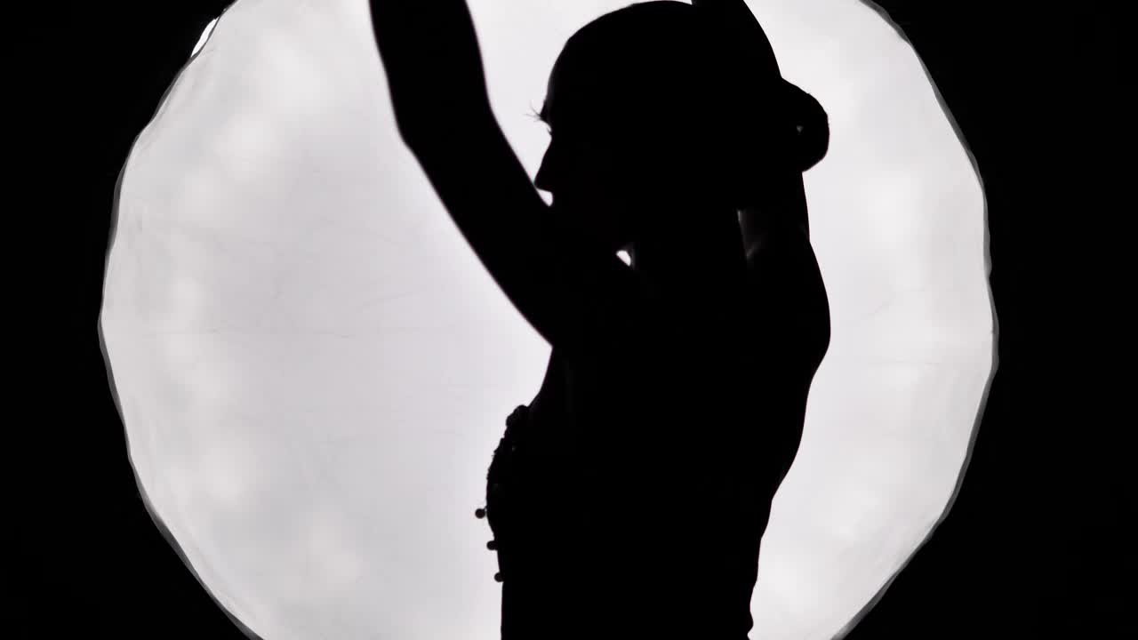 Free Stock Video Silhouette Of A Ballet Dancer Spinning Live Wallpaper - Free Download