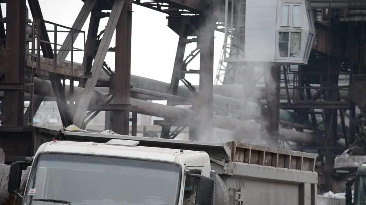 Stock Video Dust And Smoke Rising From A Truck Live Wallpaper For PC - Free Download