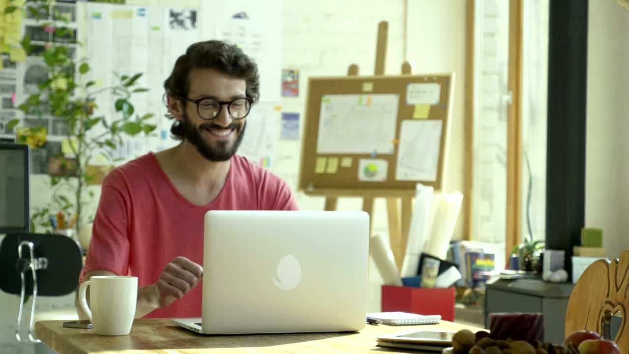 Stock Video Man Celebrating In Front Of The Computer Animated Wallpaper - Free Download