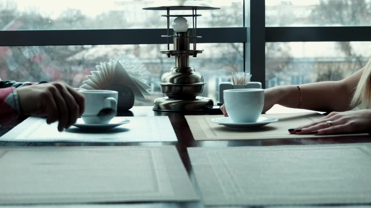 Stock Video Friends Stirring The Coffee Live Wallpaper For PC - Free Download