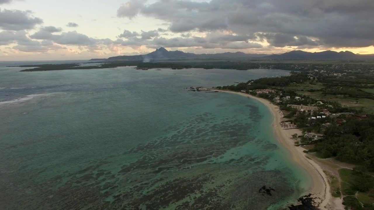 Stock Video Overcast Sky Above The Coast Live Wallpaper - Free Download