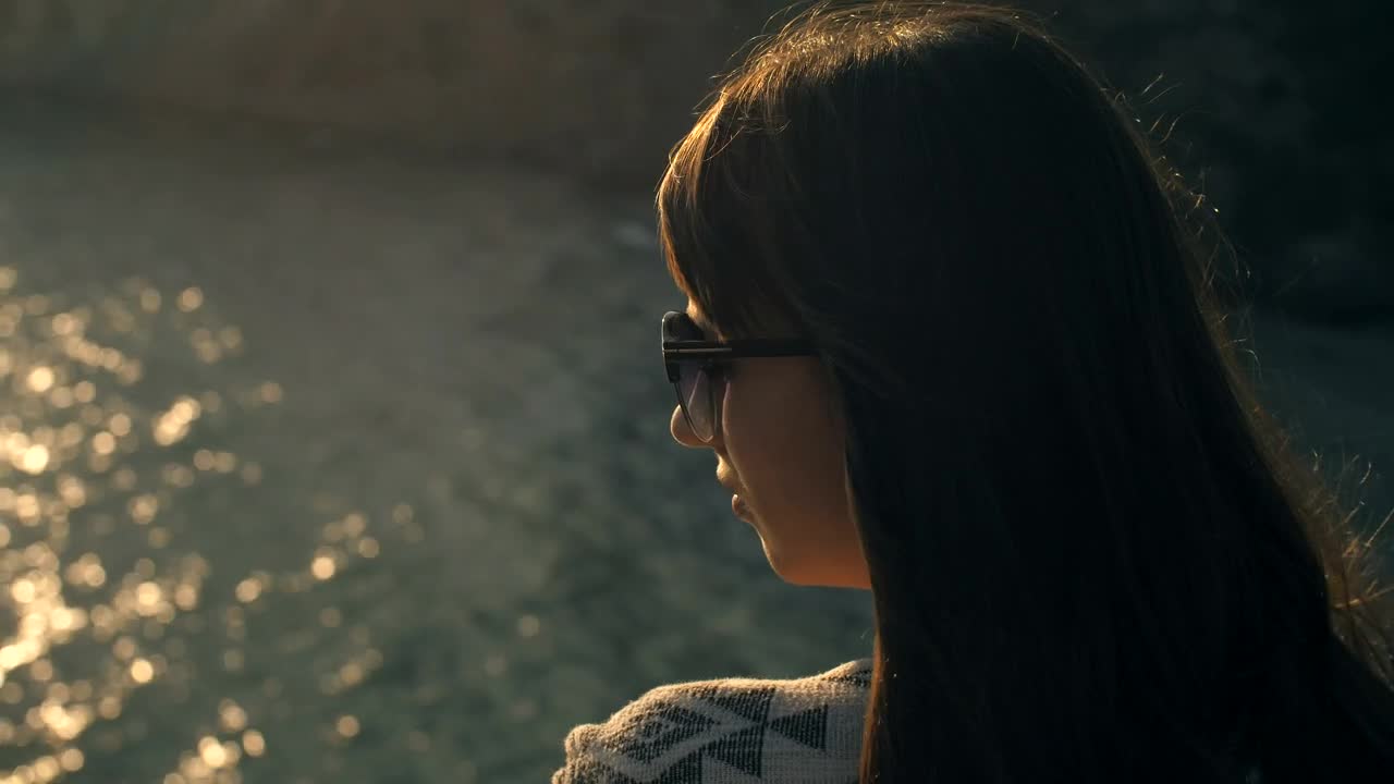 Free Stock Video Woman Looking At A Lake Reflecting The Sun Live Wallpaper - Free Download