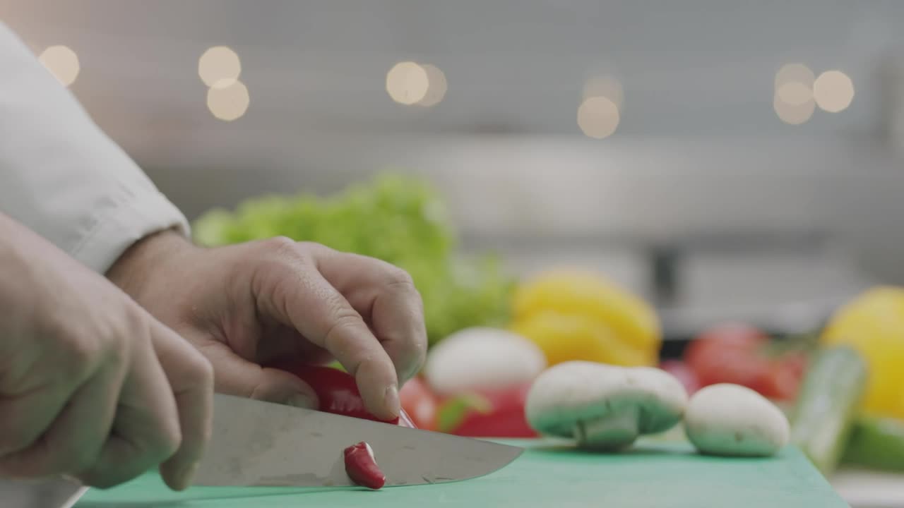 Video Stock Chopping Up Vegetables In A Kitchen Live Wallpaper For PC - Free Download