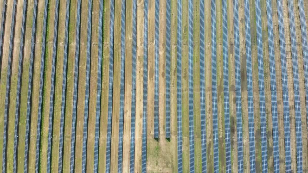 Free Video Stock top aerial shot of a field of solar panels Live Wallpaper - Free Download