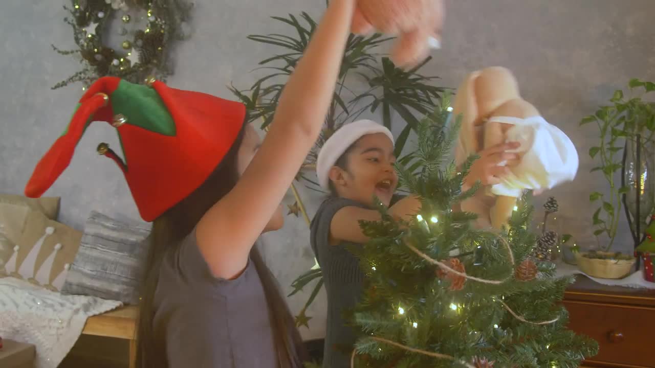 Free Stock Video Two Little Girls Playing With Their Christmas Presents Live Wallpaper - Free Download