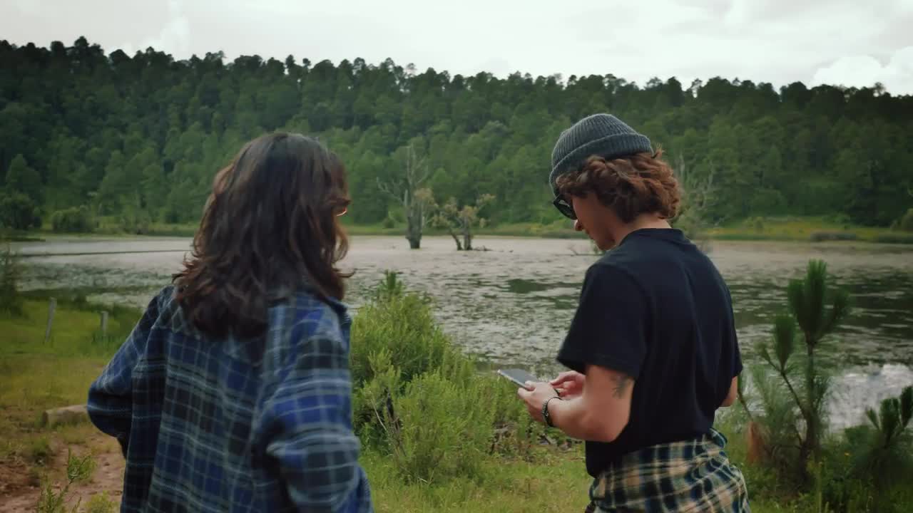 Free Stock Video Selfie As A Couple During A Walk In Nature Live Wallpaper - Free Download