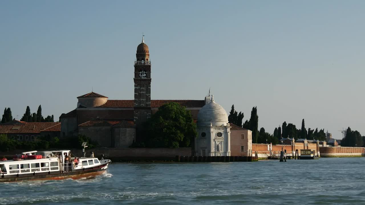 Stock Video Ferrie Sailing In Venice Live Wallpaper For PC - Free Download