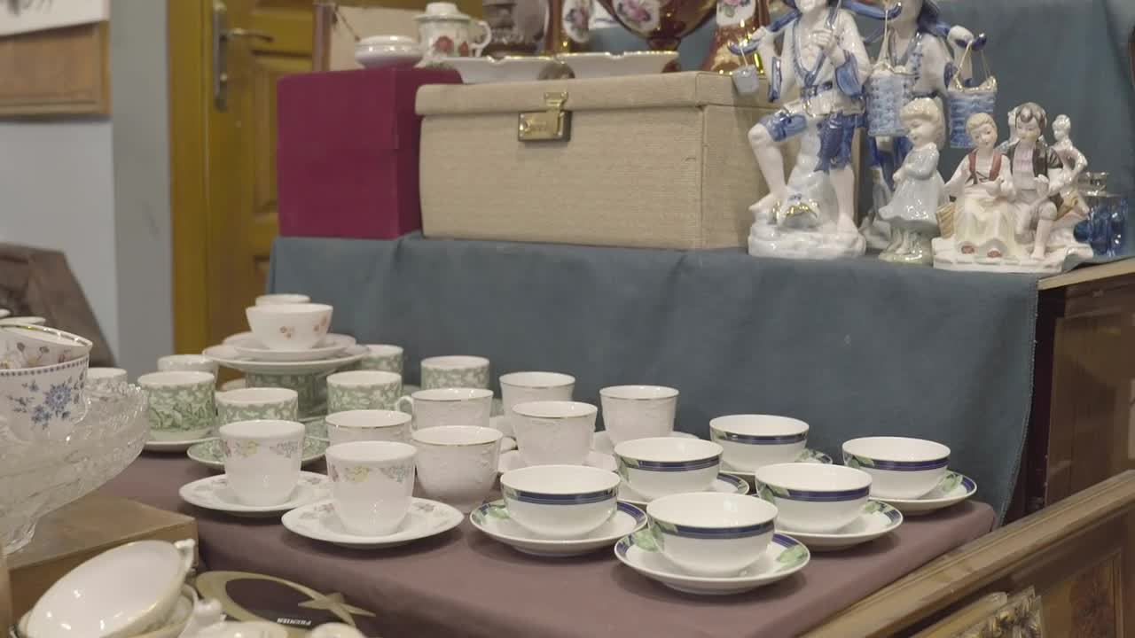 Video Stock Ceramic Figures In A Shop Live Wallpaper For PC - Free Download