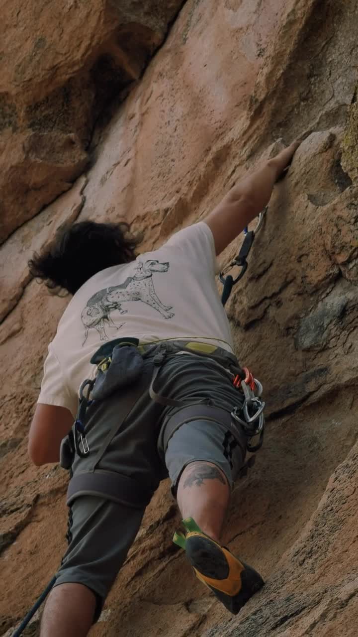 Video Stock Practicing Extreme Mountaineering On A Rocky Mountain Live Wallpaper Free - Free Download
