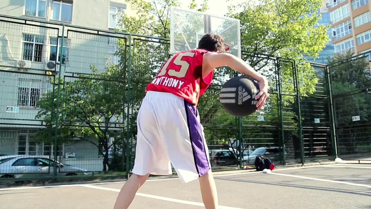 Free Stock Video Young Man Practicing Basketball On A Court Live Wallpaper - Free Download