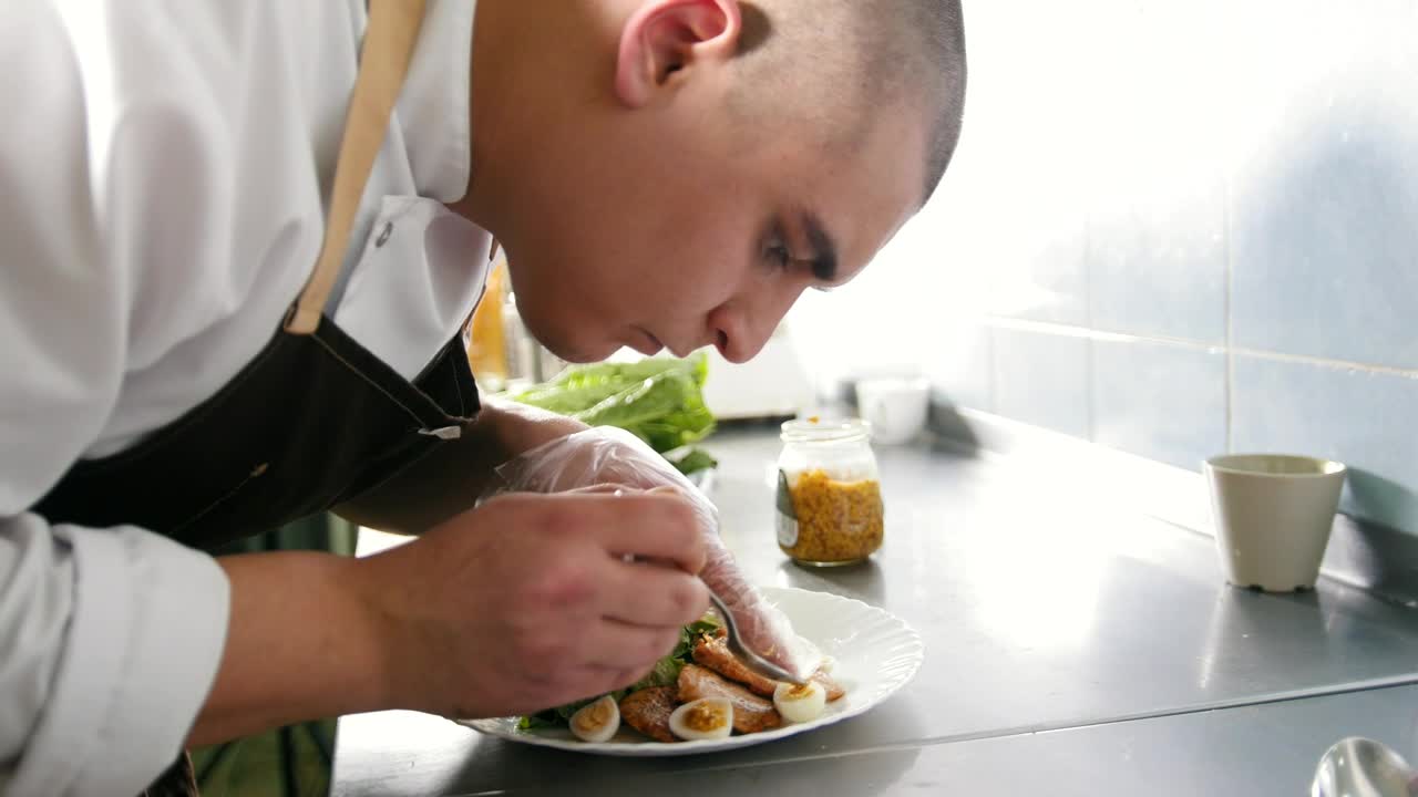 Video Stock Chef Adding Final Touches To The Plate Live Wallpaper For PC - Free Download