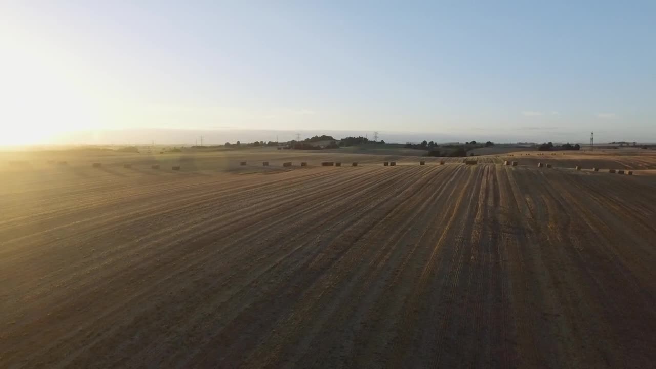 Stock Video Hay Bales Across A Field Animated Wallpaper - Free Download