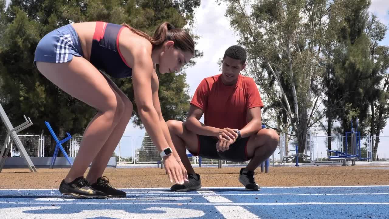 Free Stock Video Young Woman Getting Into Position For Sprinting Live Wallpaper - Free Download