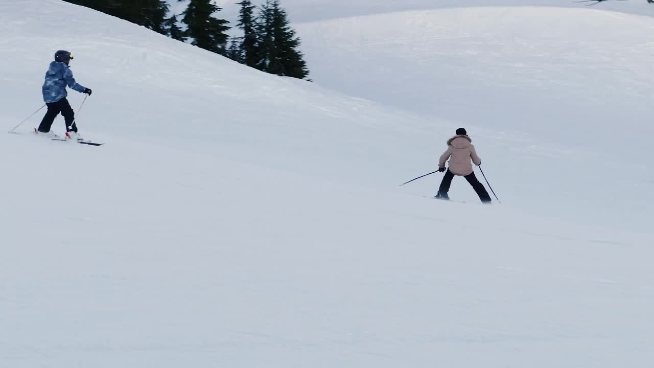 Stock Video People Skiing On The Snow Live Wallpaper - Free Download