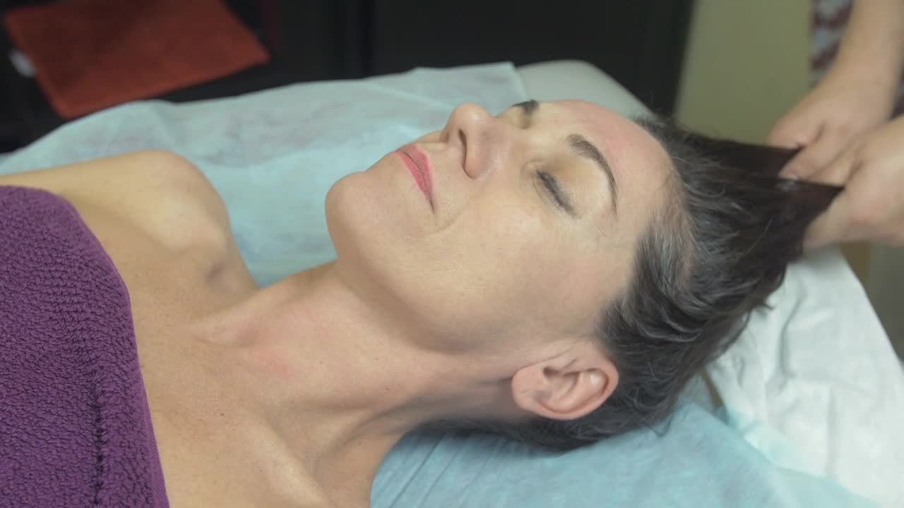Stock Video Head Massage By A Masseuse Animated Wallpaper - Free Download