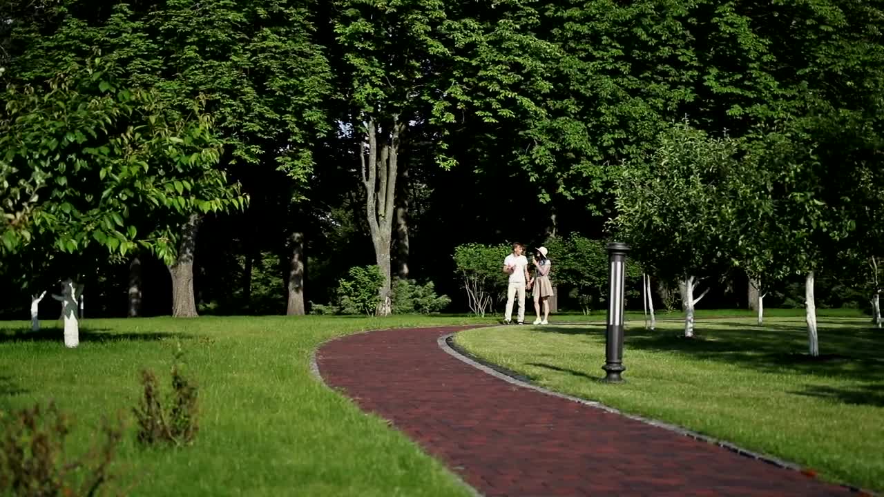 Stock Video Couple Walk In Park Eatng Ice Cream And Holding Hands Live Wallpaper For PC - Free Download
